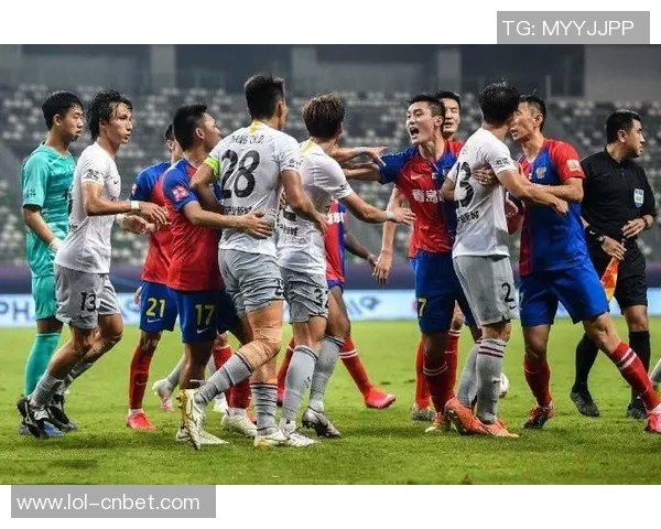 西甲焦点战平皇马与尤文图斯红牌事件引发全场热议战术解析